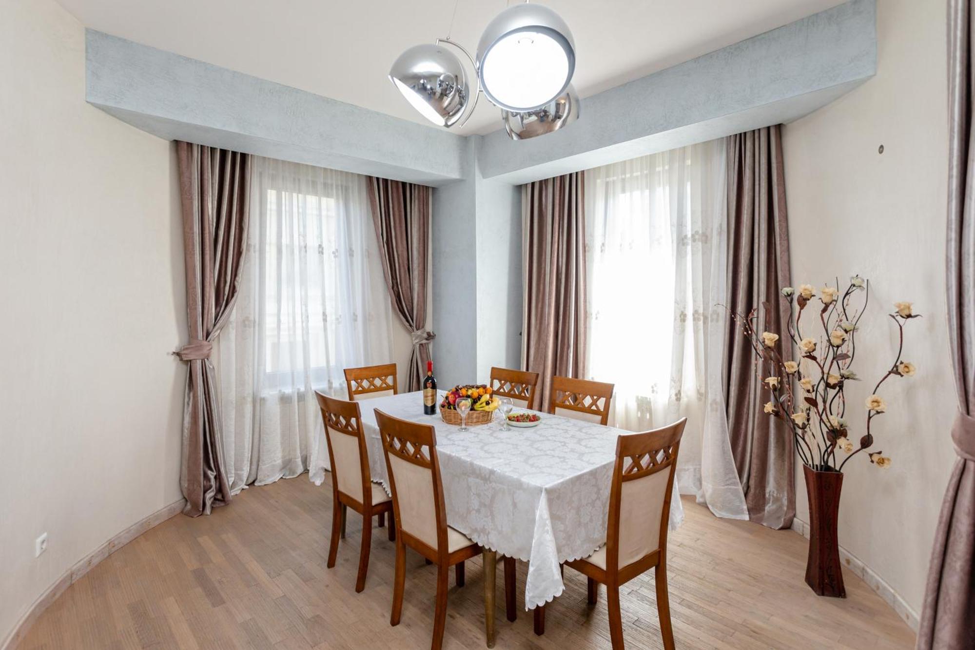 Serviced Apartment On Rustaveli Avenue 9 Tbilisi Zewnętrze zdjęcie